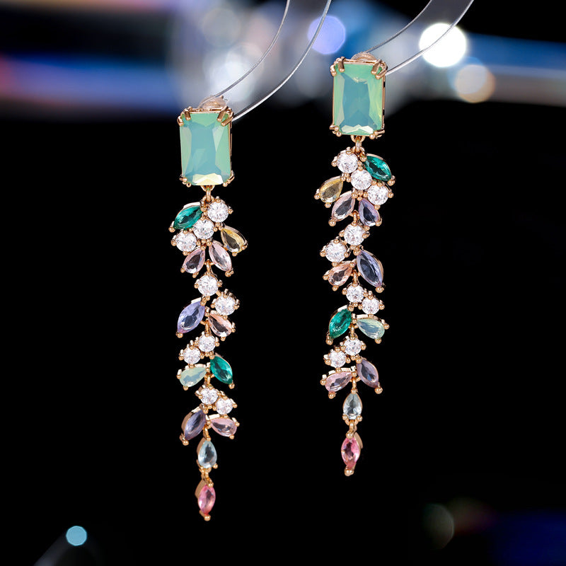 Luxurious Dangling Earring